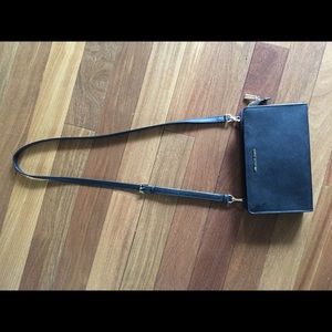 Michael Kors Jet Set Large Cross-Body Clutch